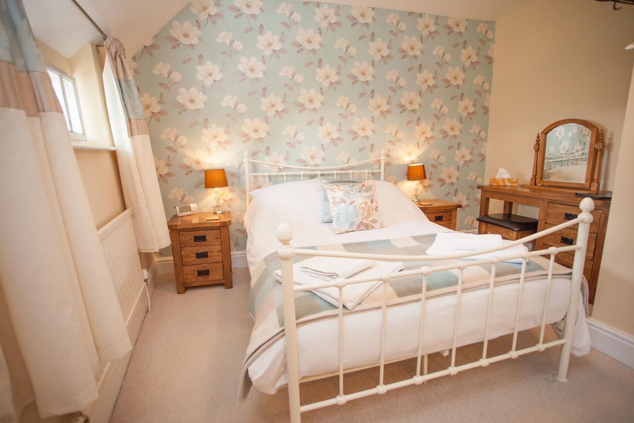 The Seven Stars Inn Pewsey 外观 照片